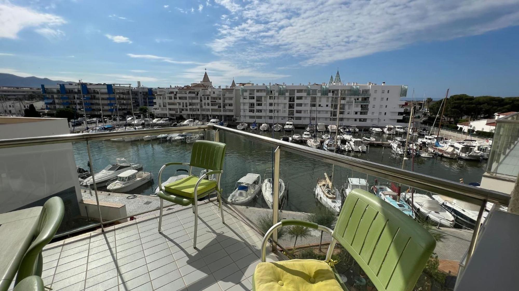 Precioso Piso Con Vista Al Canal Y Piscina En * Rosas